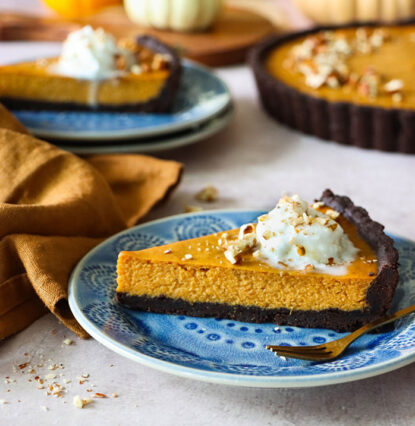 pumpkin tart with dark chocolate crust